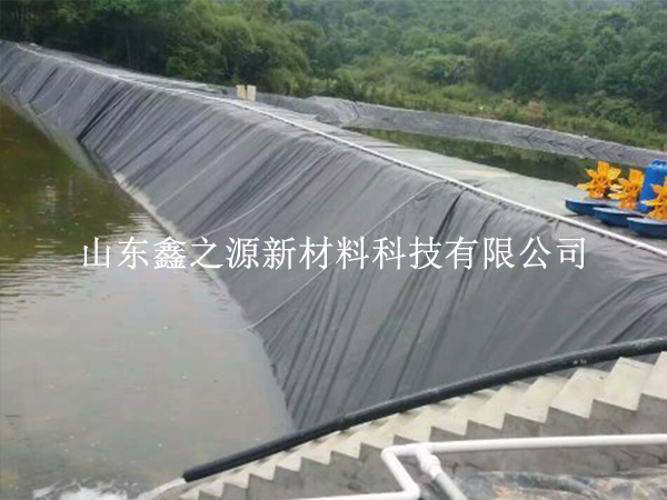 問：魚塘養殖防滲膜的周圍可以貼瓷磚嗎？